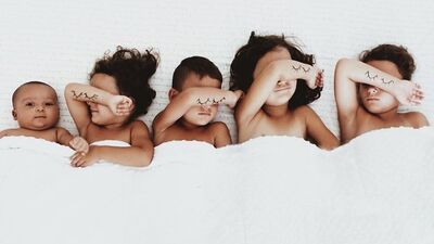 5 çocuklu fotoğrafçı annenin çektiği eğlenceli kareler