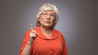 Konuşmadan önce yutkunmak gerek