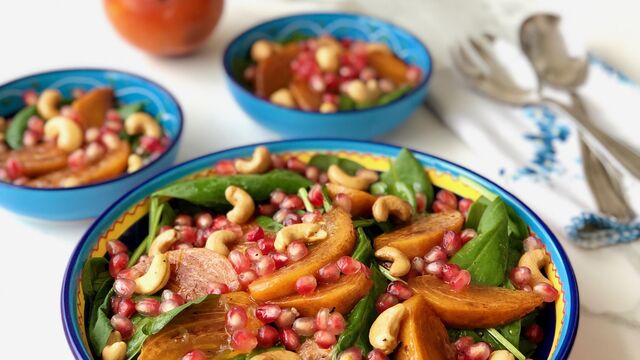 Cennet hurmalı körpe ıspanak salatası