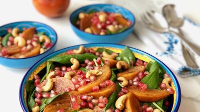 Cennet hurmalı körpe ıspanak salatası