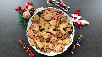 Zencefilli tarçınlı yeni yıl bisküvileri