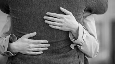 "Sevdiklerinizi sarılarak güçlendiriniz"