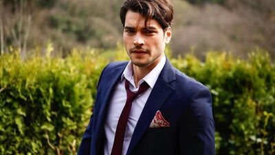 Akın Akınözü Instagram'da neler paylaşıyor?