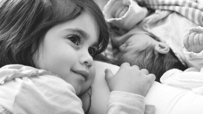 İki çocuklu hayata merhaba: Doğumdan sonraki ilk günleri organize edin