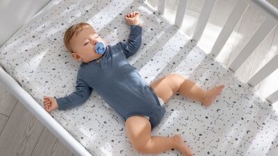 Yazın bebeğinizin rahat uyuyabilmesi için 8 ipucu