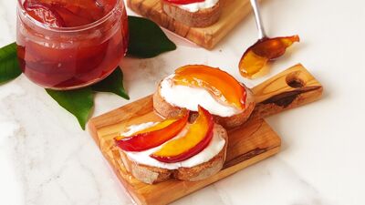 Kakuleli nektarin reçeli 