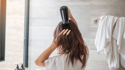Saç kuruturken yapılan 15 hata
