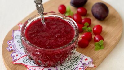 Damla sakızlı kızılcık ve mürdüm eriği marmelatı