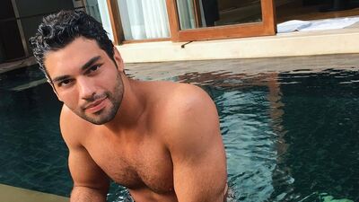 Şükrü Özyıldız Instagram'da neler paylaşıyor?