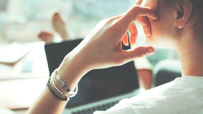 Ofiste uygulayabileceğiniz 5 yoga hareketi