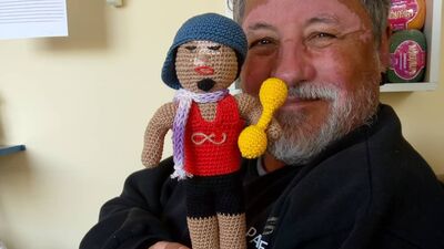 'Vitiligo dede' özel bebekler üretiyor