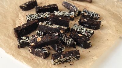 Kuru meyveli fındıklı çikolata