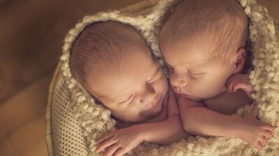 İkiz bebeklerimi nasıl emziririm?