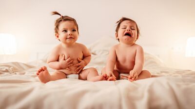 İkiz çocukların birbirlerini kıskanmaları nasıl önlenebilir?