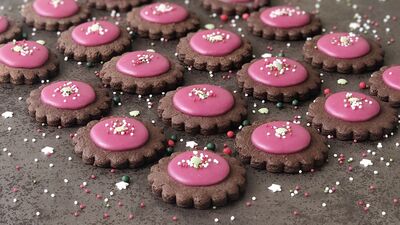 Kakaolu narlı çiçek bisküvi