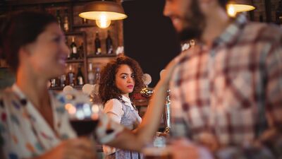 Yaşı benden küçük, belki okuyanlar beni yargılayacak ama...