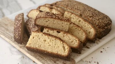 Damla sakızlı mahlepli paskalya keki