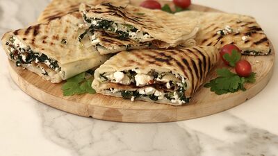 Otlu lor peynirli gözleme