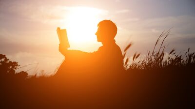 Çağın gerisinde yaşamak