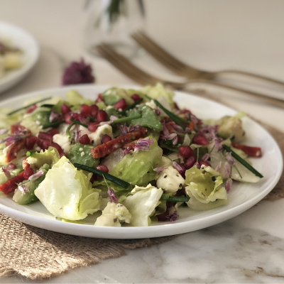 Avokadolu peynirli atom salata