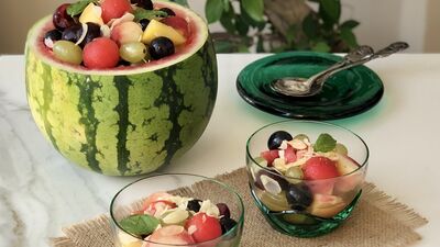 Karpuz çanağında meyve salatası