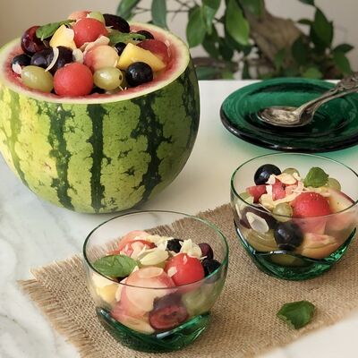 Karpuz çanağında meyve salatası