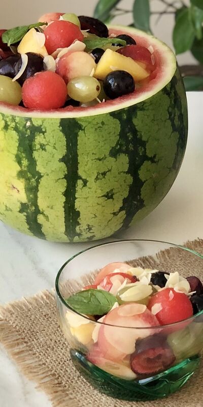 Karpuz çanağında meyve salatası