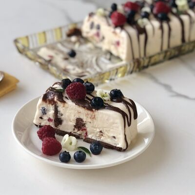 Orman meyveli çikolata soslu parfe