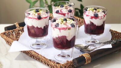 Krem peynirli meyve kupları