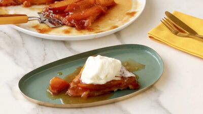 Karamelli nektarinli milföylü alt-üst tart