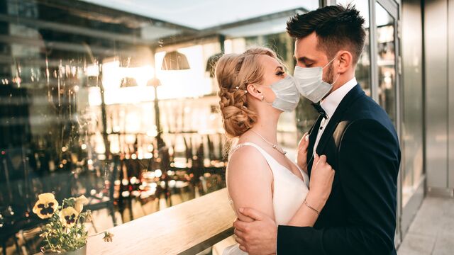 Çiftlerin yeni sınavı: Koronavirüs döneminde evlenmek