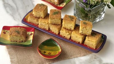 Dereotlu lor peynirli mısır ekmeği