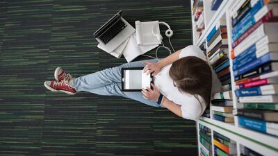 Başarımı kıskandığını düşünüyorum