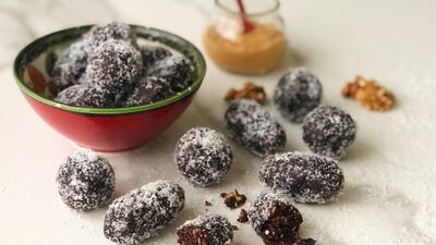 Fıstık ezmeli cevizli ballı atıştırmalıklar