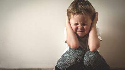 Stresli çocukların beyni erken yaşlanıyor