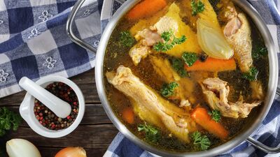 Şifalı çorbalar için 5 nefis et suyu tarifi