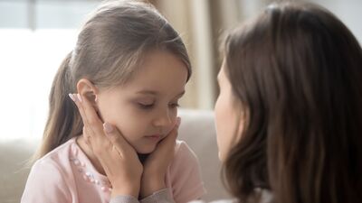 Okula gidemeyen çocuklar nasıl etkilenir? Destek yolları nelerdir?