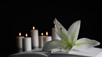 "Karanlığa lanet okumaktansa bir mum yağmak yeğdir"