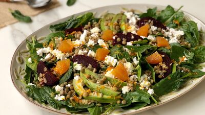 Mercimekli pancarlı körpe ıspanak salatası