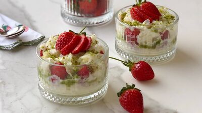 Çilekli Antep fıstıklı güllaç