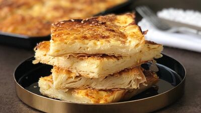 Yoğurtlu plise börek
