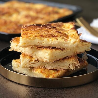Yoğurtlu plise börek