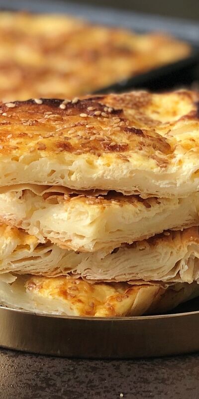 Yoğurtlu plise börek