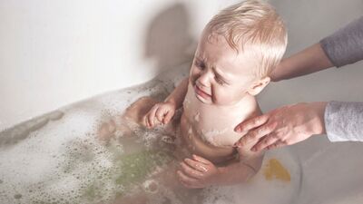 Banyo yaptırırken çığlık çığlığa ağlıyorsa...