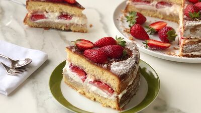 Çilekli kremalı pasta