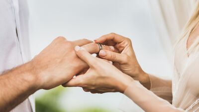 Nişanlım ailemle fazla samimi