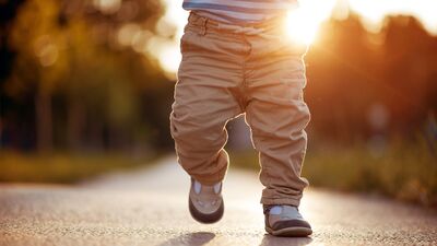 15 aylık bebek gelişimi nasıldır? 15 aylık bebek neler yapar?