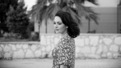 Yalnız değilsin Ezgi Mola