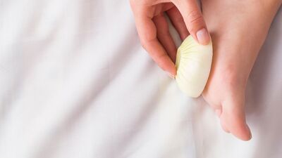 Yatmadan önce topuklarınıza neden soğan koymalısınız?
