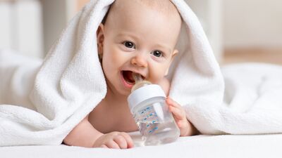 Bebeklere ne zaman su verilir?